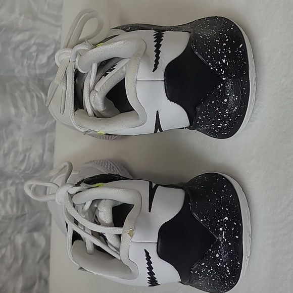 Nike Zoom Kyrie Low 3 Basketball Shoes Size 5 main image 9